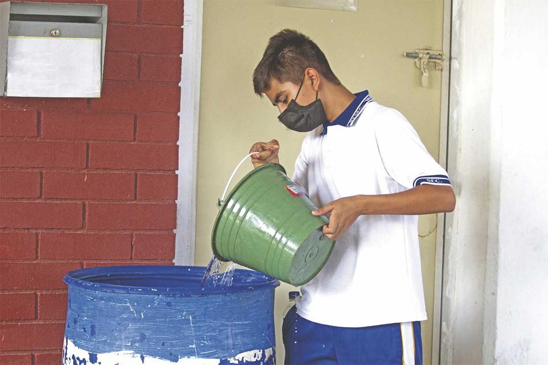 Escuelas tienen escasez de agua