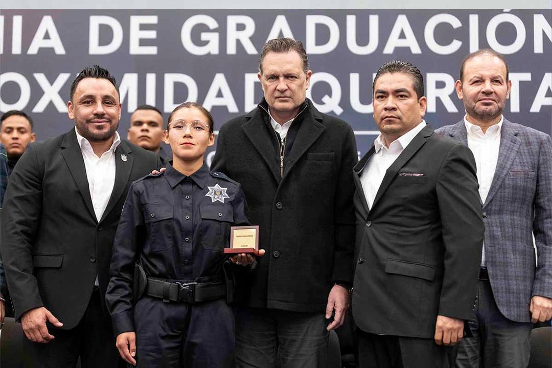 Mauricio Kuri acude a graduación de Policía de Proximidad