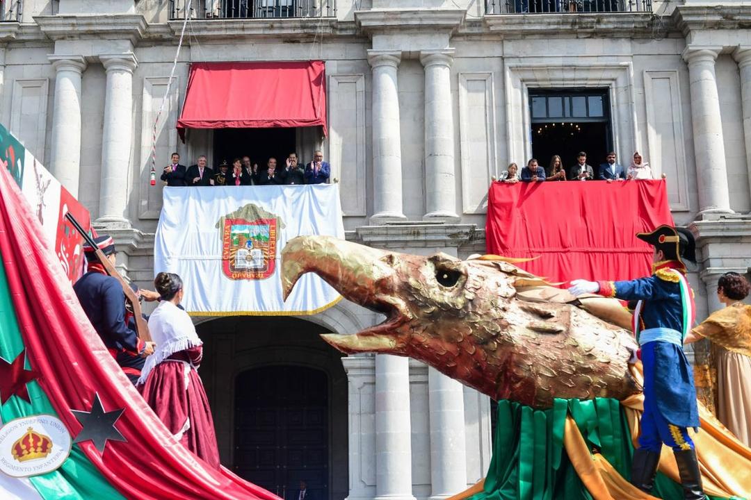 En Edomex, con desfile por la Independencia rinden homenaje a víctimas de Jilotzingo