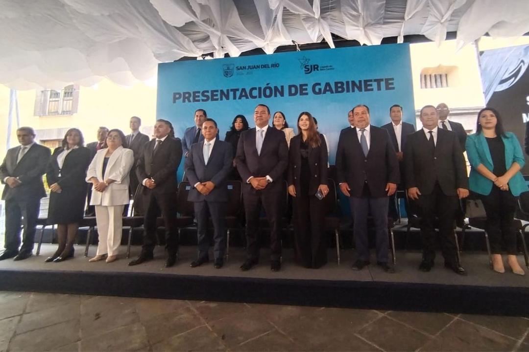 Roberto Cabrera presenta su gabinete