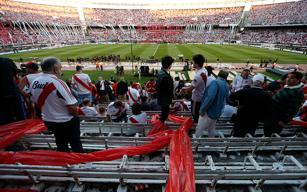 Cancelan final de Copa Libertadores en vergonzosa y violenta jornada