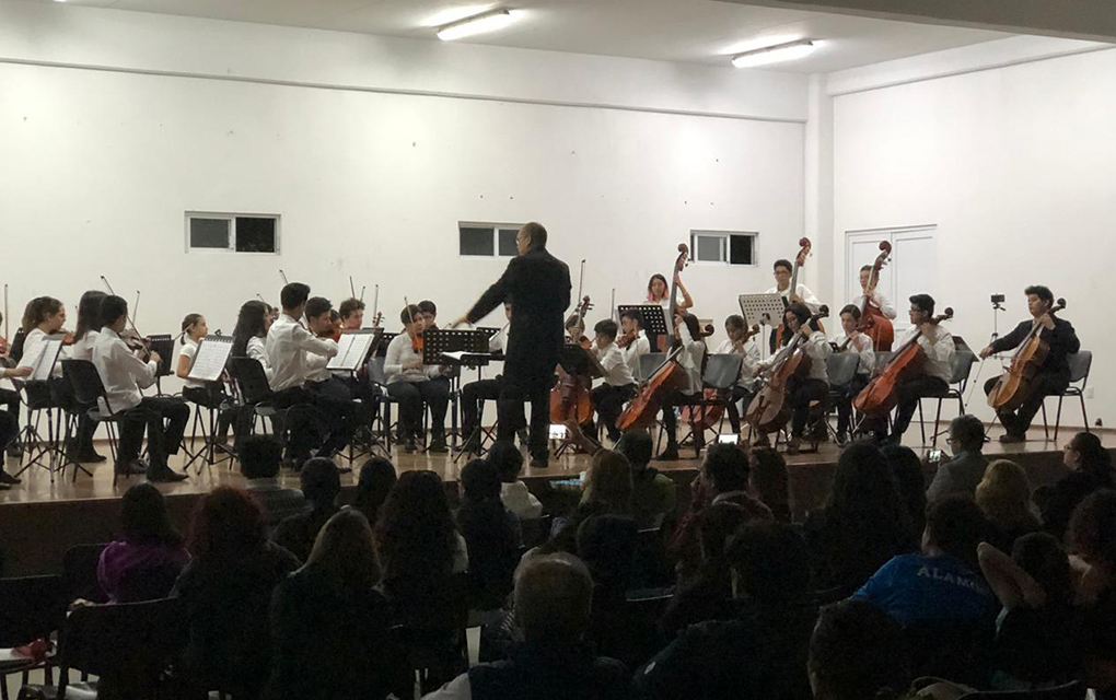 La orquesta está conformada por jóvenes queretanos./Foto: Especial
