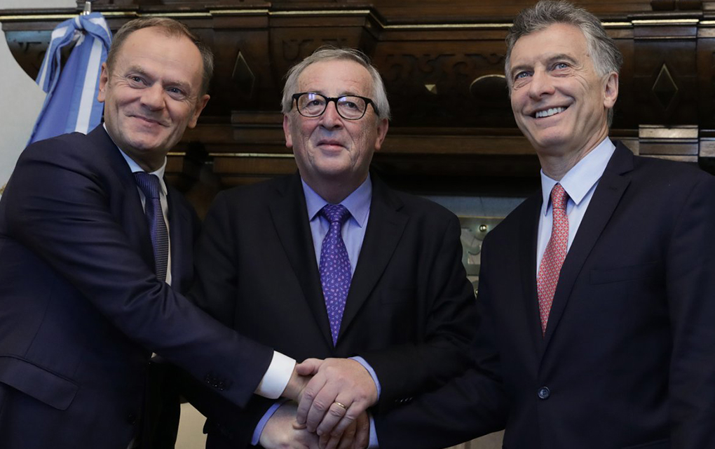 En la Casa Rosada Jean-Claude Juncker, presidente de la Comisión Europea y Donald Tusk, presidente del Consejo Europeo, junto con Mauricio Macri.