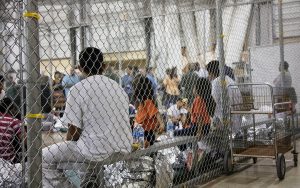 Centro de detención de jóvenes migrantes en la ciudad de McAllen, Texas / Foto: AP.