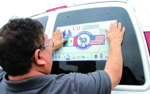 Se tiene contemplado alrededor de mil 500 a dos mil vehículos que vienen cruzando la frontera de Laredo. /Foto: Archivo