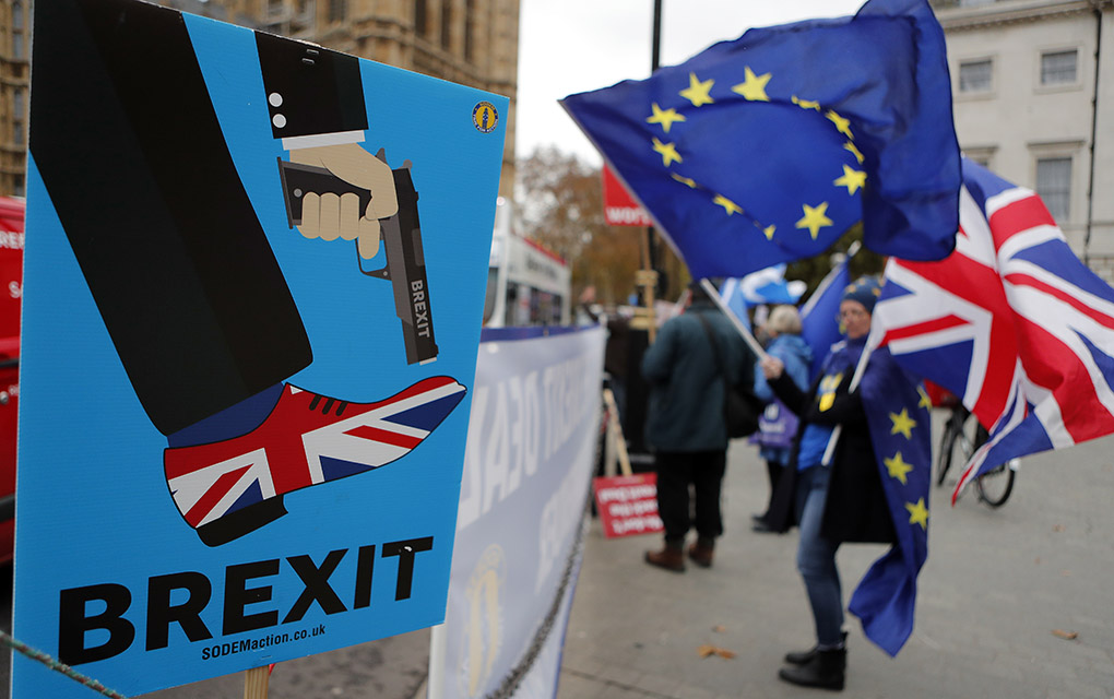 Legisladores partidarios del Brexit consideran que el pacto deja a Gran Bretaña demasiado sujeta a las normas de la UE./AP