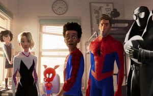 Los personajes de "Spider-Man: Into the Spider-Verse" de izquierda a derecha: Peni, Spider-Gwen, Spider-Ham, Miles Morales, Peter Parker, Spider-Man Noir. /Foto: AP