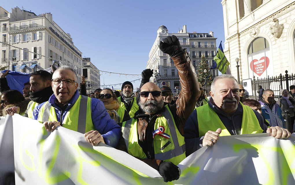 Los mítines se organizaron incluso después de que el presidente Emanuel Macron eliminara un impuesto a los combustibles./Fotos AP