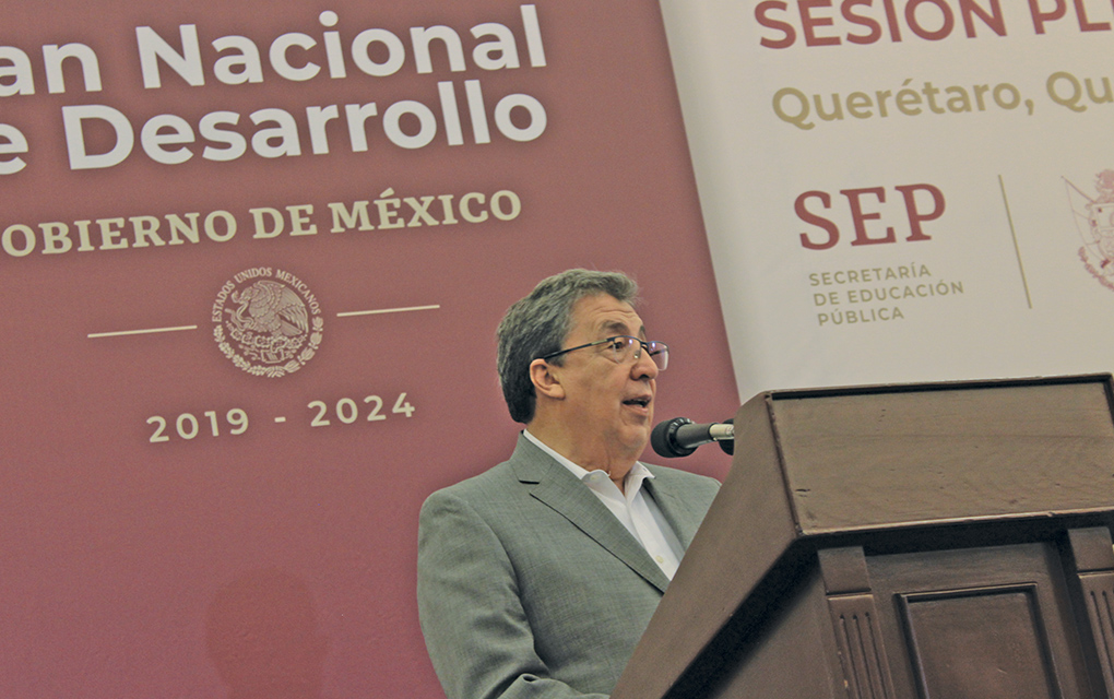 El subsecretario de la SEP, Juan Pablo Arroyo, dijo que sólo se reincorporarán a sus plazas los maestros cesados./Foto: Isaac Muñoz