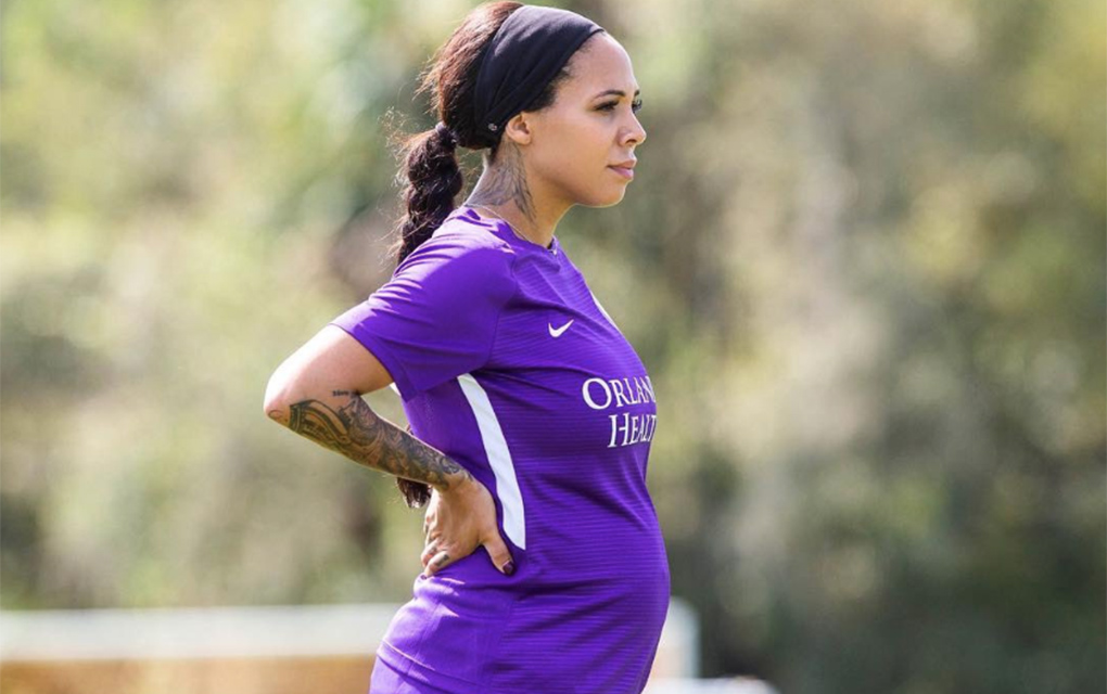 La jugadora de Surrey, de 28 años, está esperando a su segundo bebé./@sydneyleroux
