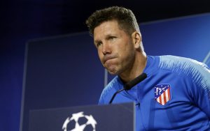 La UEFA también sancionó al Atlético con una multa de 38.000 euros./AP