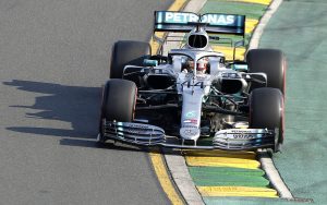 Lewis Hamilton critica a pilotos que no denuncian el racismo