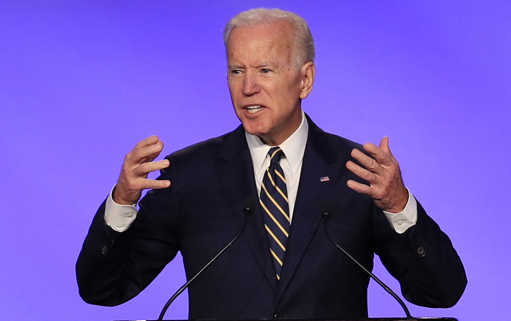 Joe Biden apuesta a que sus vínculos con la presidencia de Obama le ayudarán a convencer a los escépticos./AP