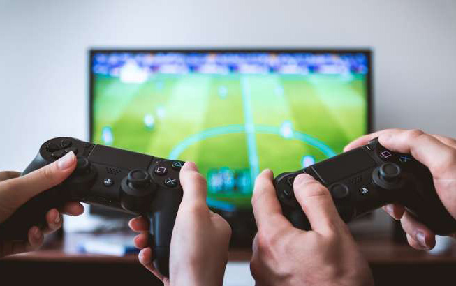 Jugar videojuegos por horas puede generar problemas de salud / Foto: especial 