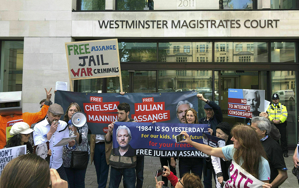 Assange fue detenido en abril por la policía británica después de que las autoridades ecuatorianas le retirasen el asilo./AP