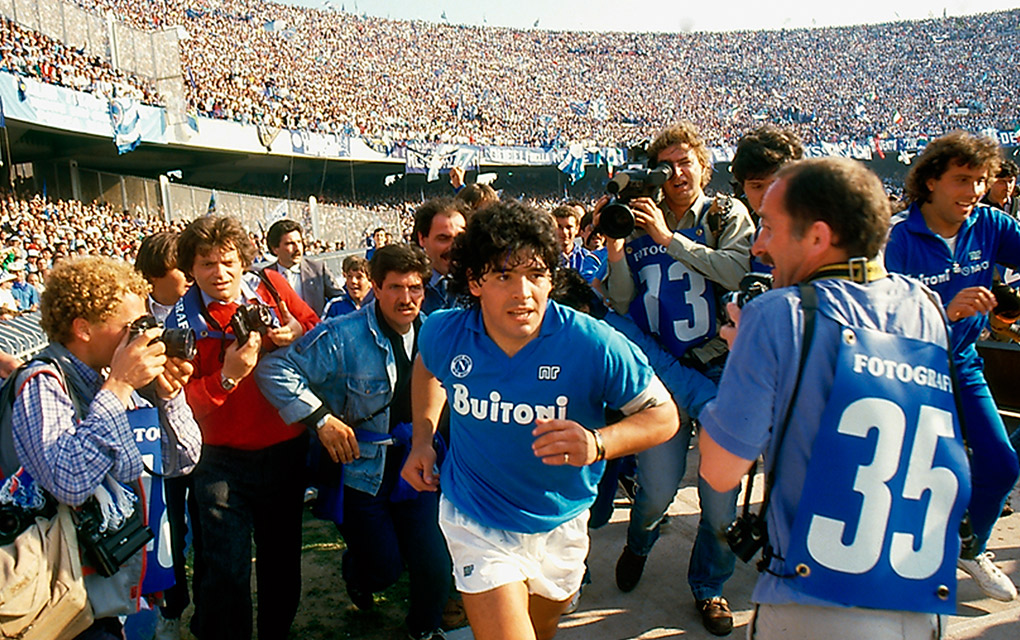 En esta imagen difundida por HBO, el astro del fútbol Diego Maradona en una escena de un documental / Foto: AP.