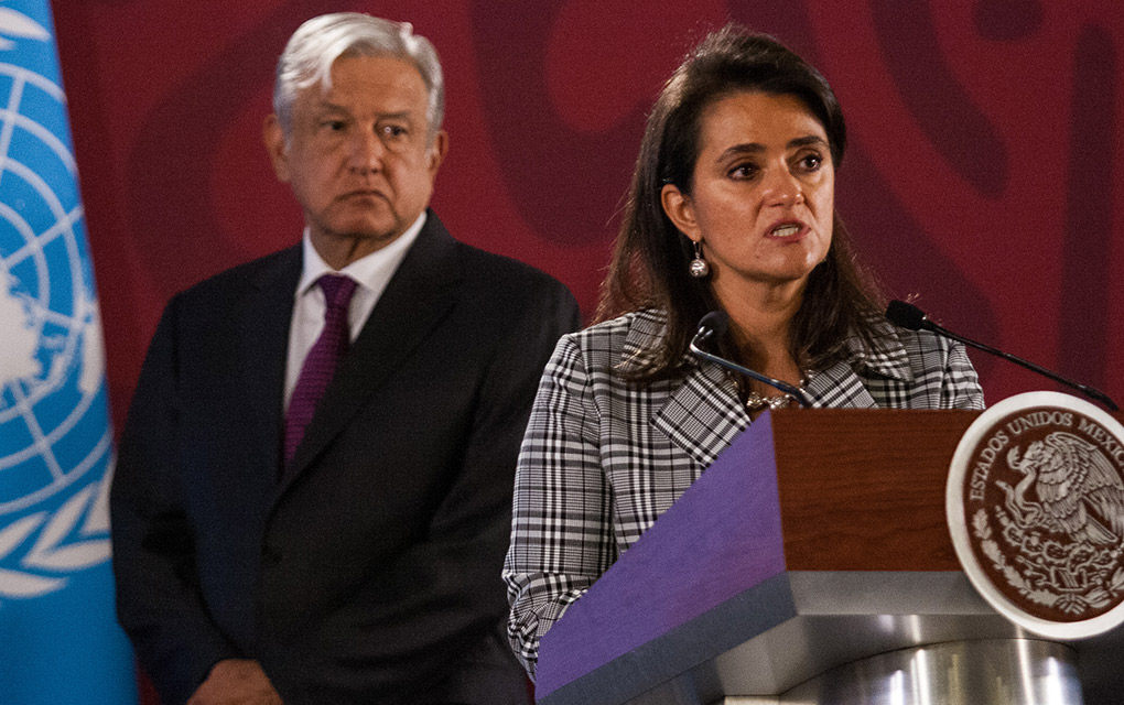 López Obrador y Margarita Ríos, directora del Sistema de Administración Tributaria (SAT), durante la firma de decreto para eliminar las condonaciones a los impuestos / Foto: Cuartoscuro.