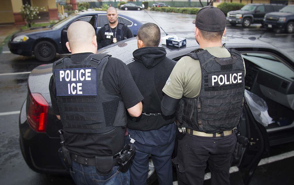 La Oficina de Detención y Deportación de ICE arrestó a más de 158.500 inmigrantes sin autorización en el país./AP