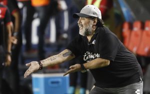 Maradona arremetió en contra de los periodistas que difundieron la versión de su supuesta enfermedad./AP