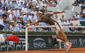 El duelo se mostró tenso, con tres sets disputados, dos de ellos a favor de Federer./AP