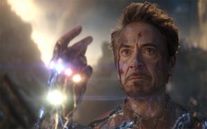 El clip, de poco más de un minuto, muestra como cada uno de los superhéroes le rinde tributo a “Iron Man” ./Especial