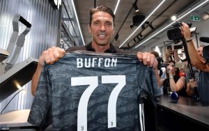 Buffon volverá a portar la elástica de la Juventus hasta el 30 de junio de 2020./@juventusfc