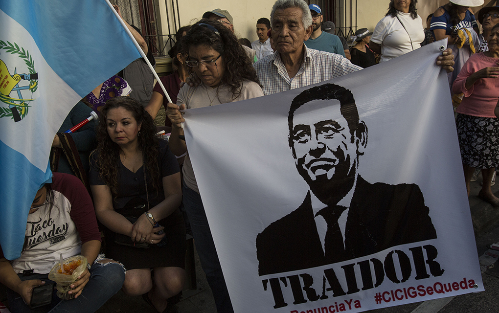 Manifestantes piden la renuncia del presidente guatemalteco./AP