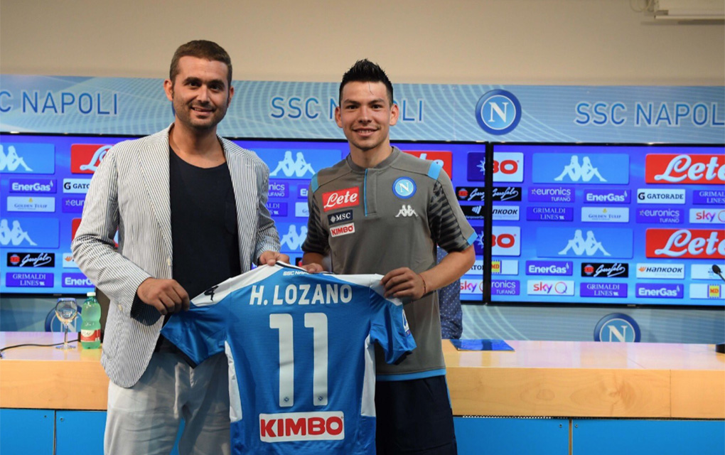 El Napoli presentó este martes al delantero mexicano Hirving Lozano./@sscnapoliES