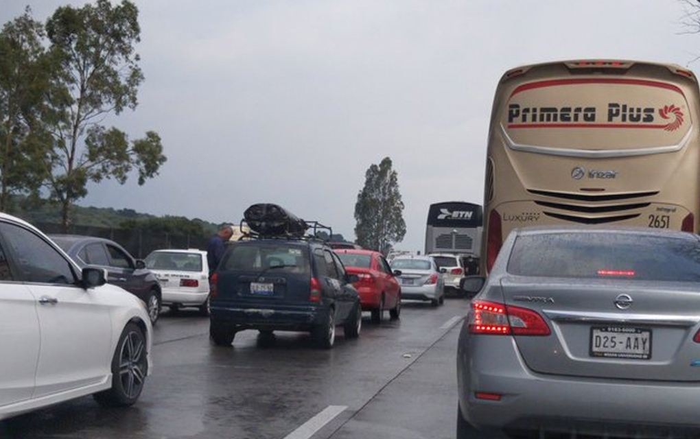 Reducen carriles debido a accidente en la Autopista México-Querétaro