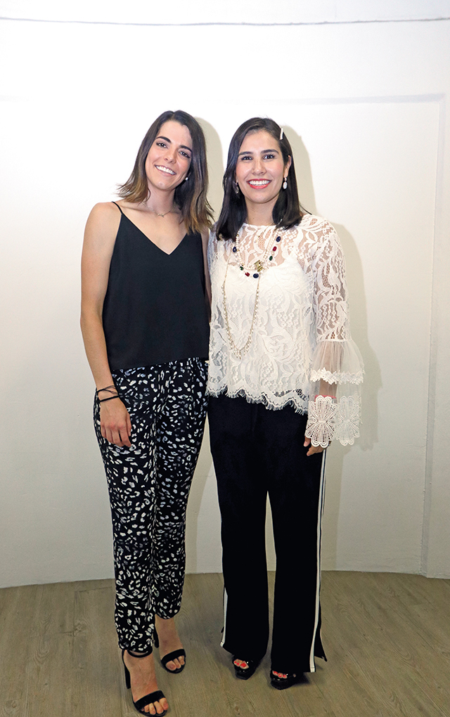 Fernanda Urquiza y Gisela Hernández.
