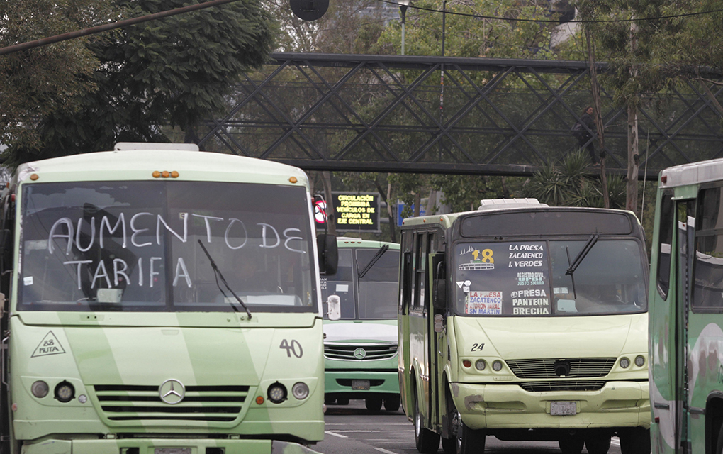 Trasnportistas se manifiestan en la CDMX pidiendo un aumento de tarifas. / Foto: Notimex 
