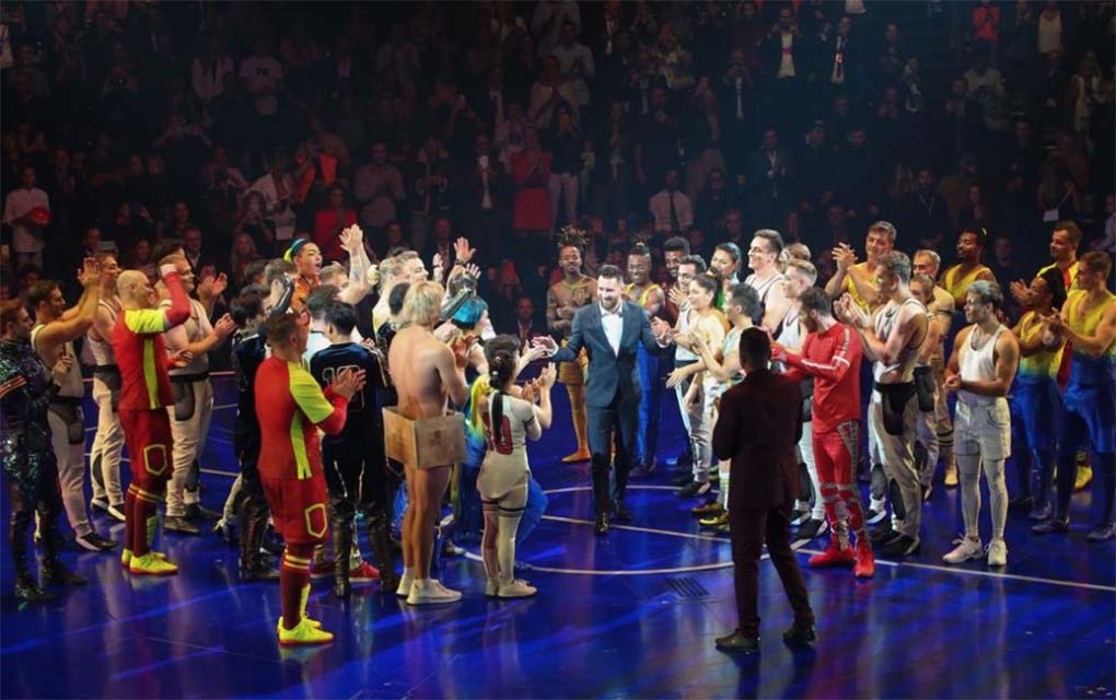 El show se realizó sobre un escenario caracterizado como una cancha de futbol./@Cirque
