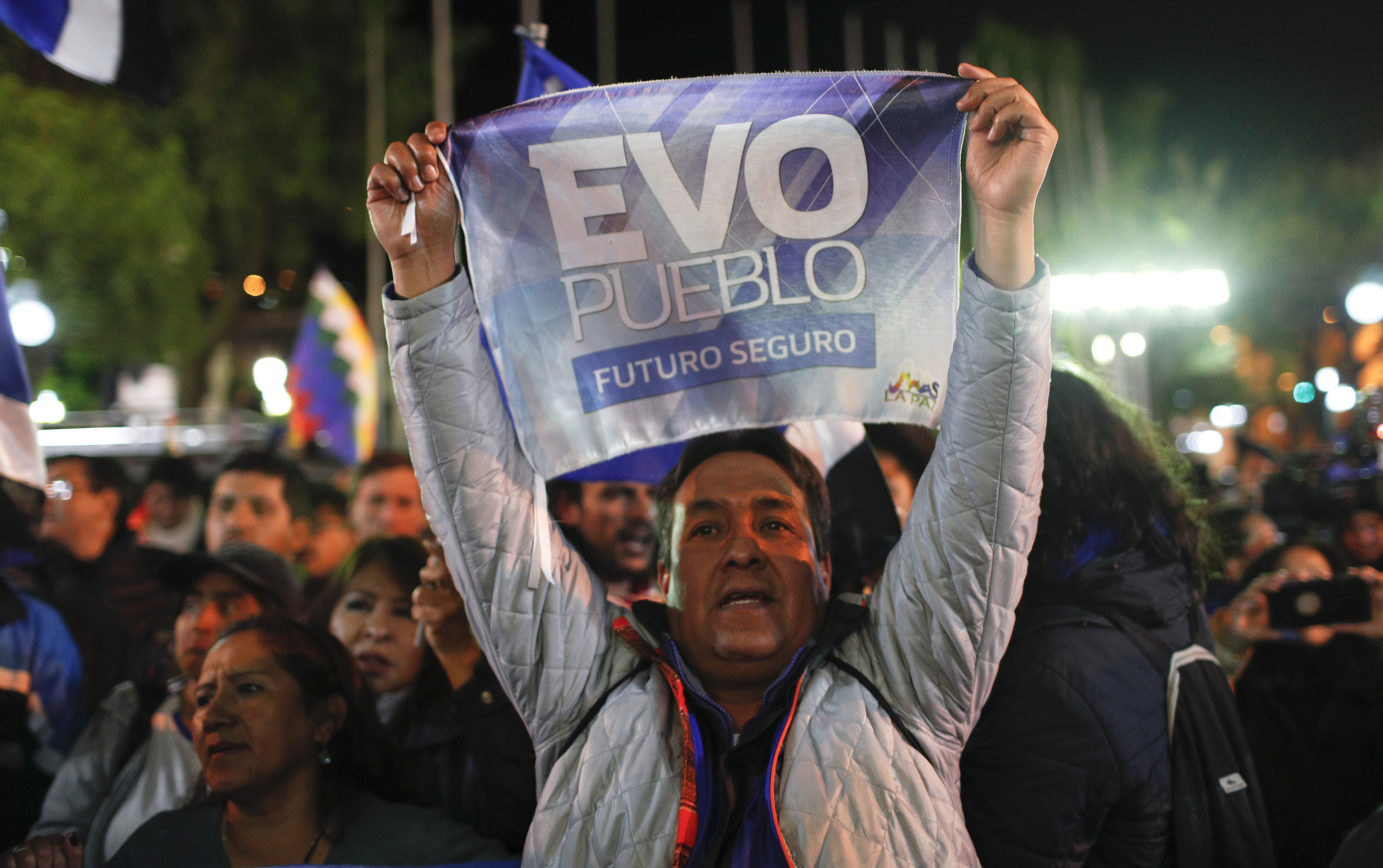 Evo Morales encabeza las elecciones con más del 45% de los votos
