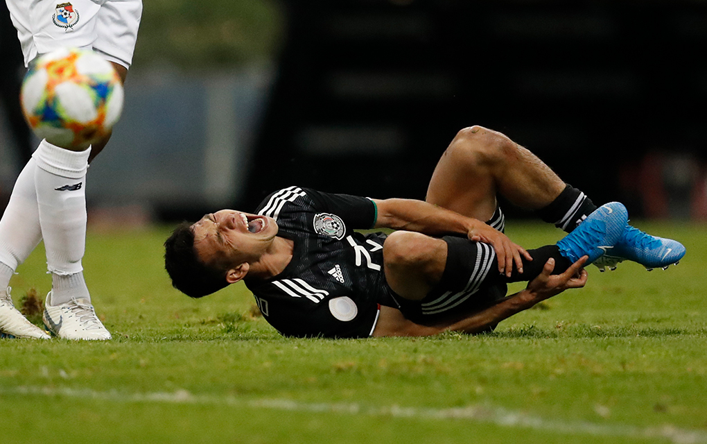 Foto: AP / Hirving Lozano podría tener una lesión luego del partido ante Panamá