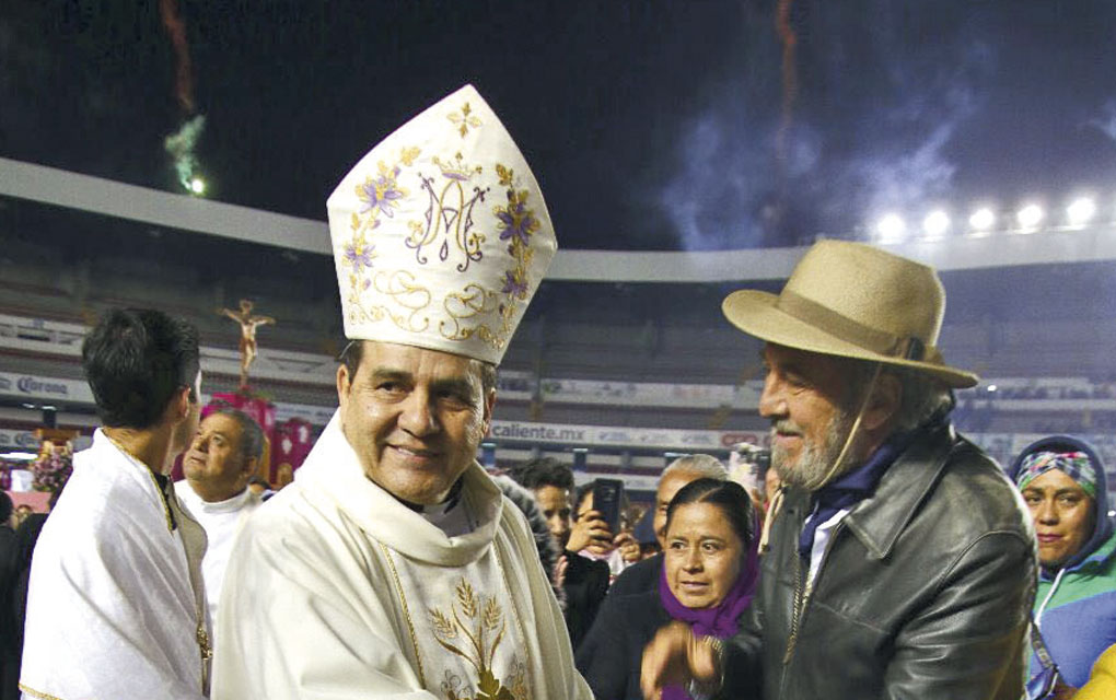 El ahora Arzobispo de Durango se caracterizó por tener presencia en las calles./Foto: Especial