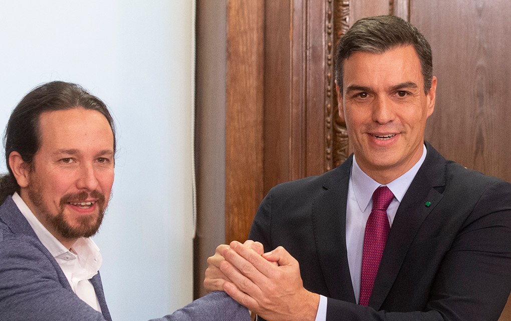 El presidente del gobierno español en funciones, Pedro Sánchez, a la derecha, y el líder del partido Unidas Podemos, Pablo Iglesias.