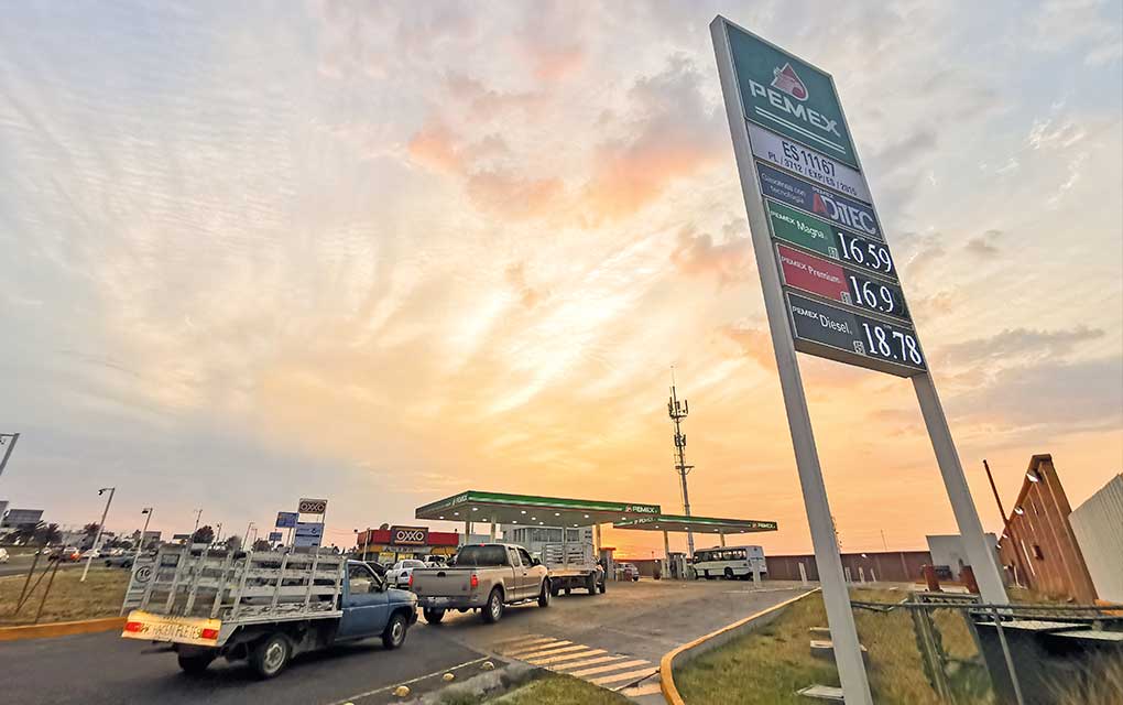 Foto: Yarhim Jiménez. Baja el precio de la gasolina por precio del petróleo internacional
