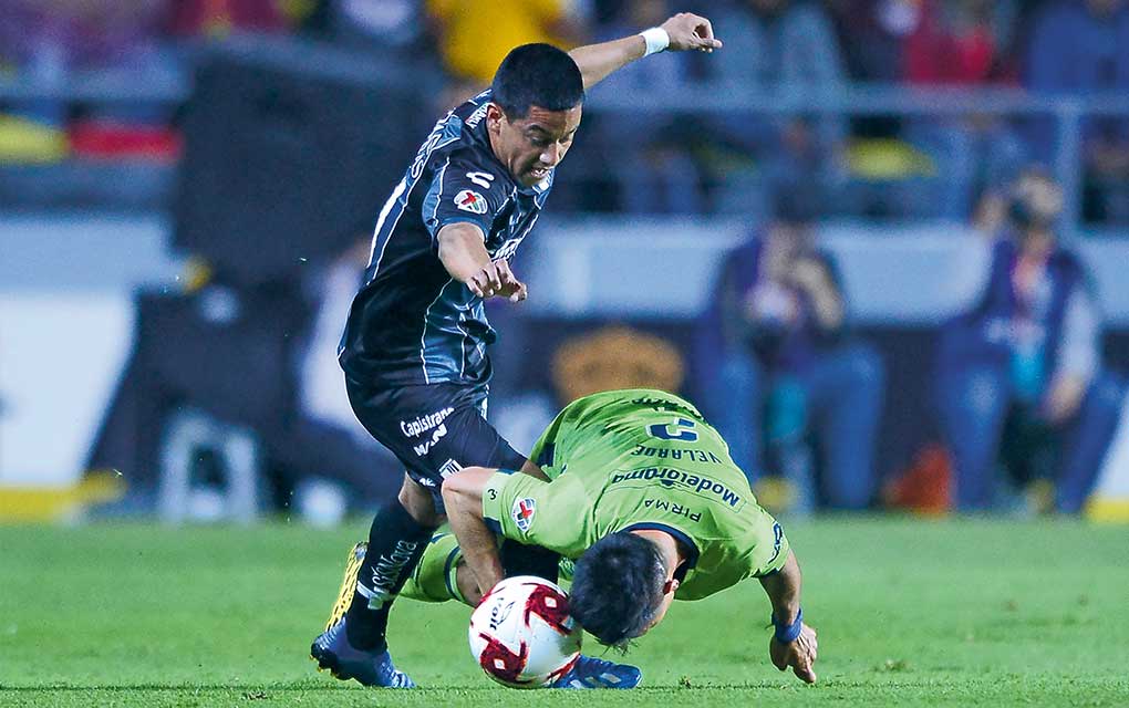 Foto: Mexsport. Gallos Blancos pone de manifiesto su sistema bajo de defensa
