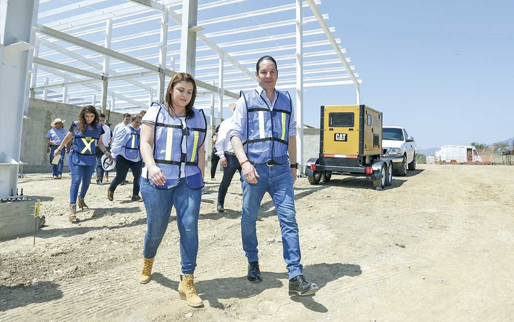 Gobernador supervisa la construcción del Rastro Regional en Jalpan de Serra