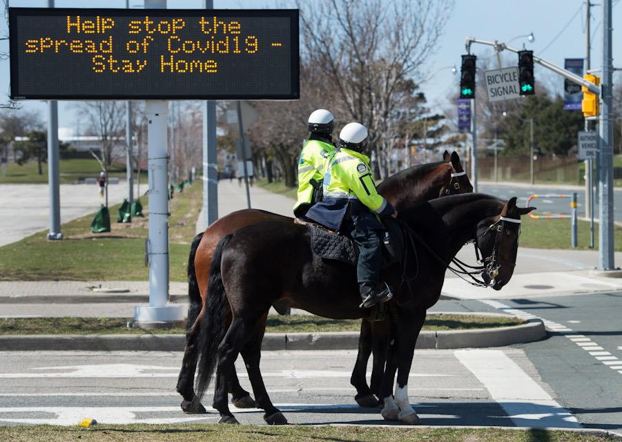 Foto: AP / En Québec las multas son de mil dólares por incumplir sana distancia