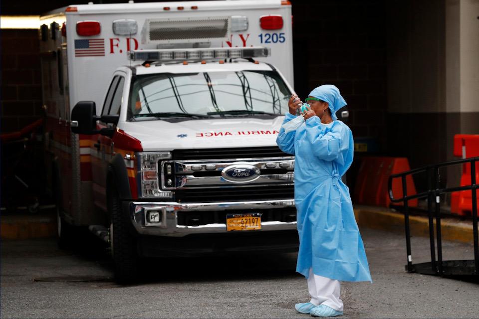 Foto: AP / Dañan vehículos de enfermeros en Nueva York 