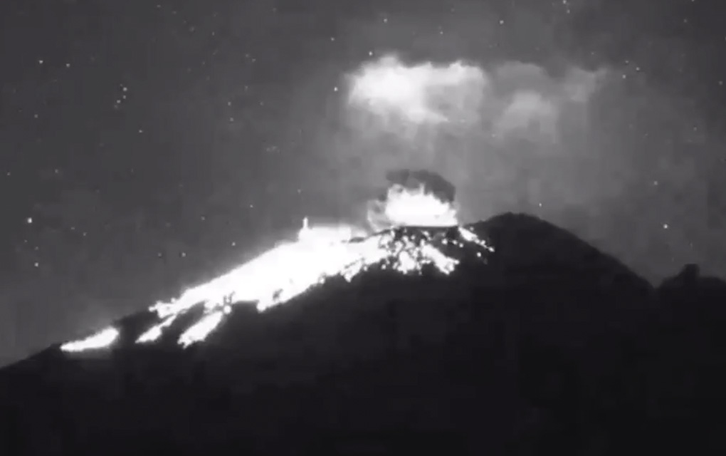 En Indonesia, el Krakatoa; en México registran erupción del Popocatépetl 