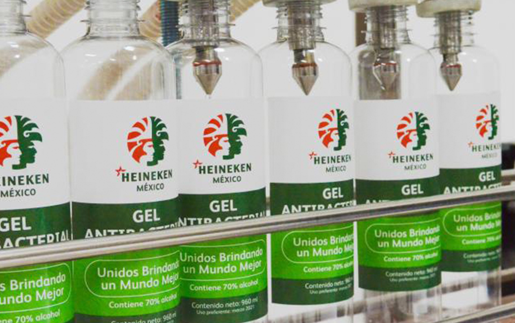 Heineken México distribuye gel antibacterial, caretas y agua