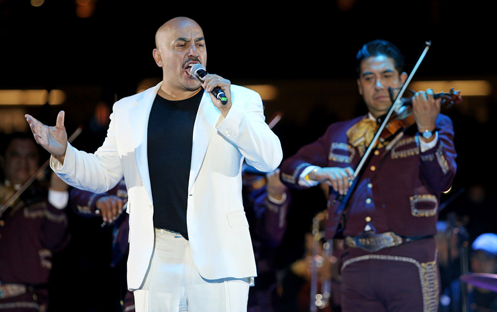 Lupillo Rivera se suma a la campaña #QuédateEnCasa con un concierto