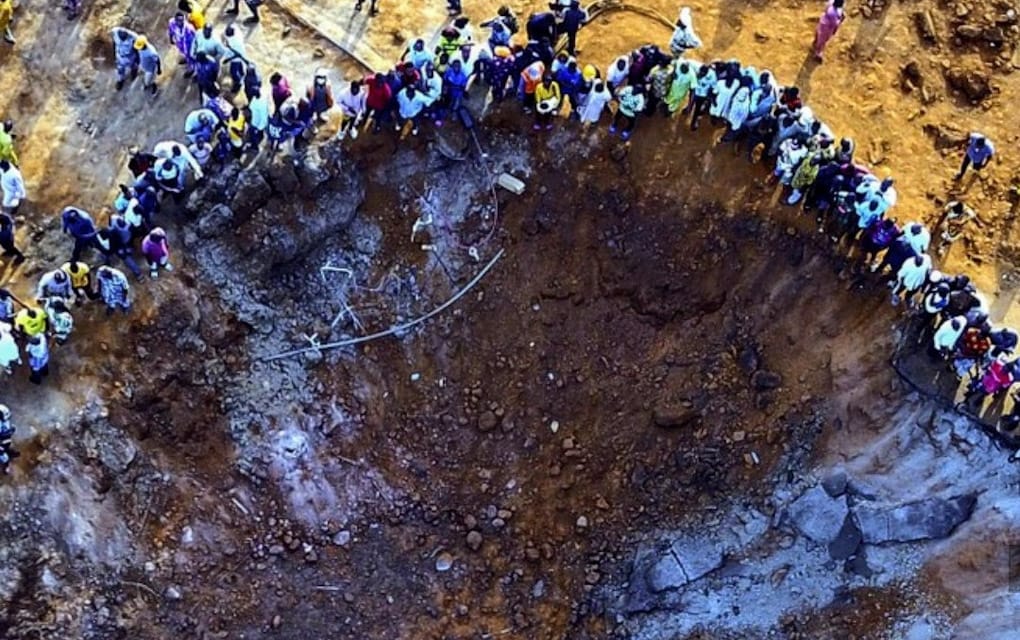 Foto: Especial / Cae supuesto meteorito en Nigeria dejando inmenso cráter