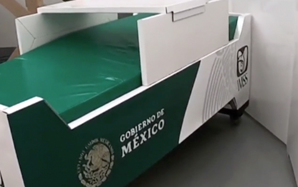 Mexicanos diseñan camas de cartón para atender a pacientes con COVID-19