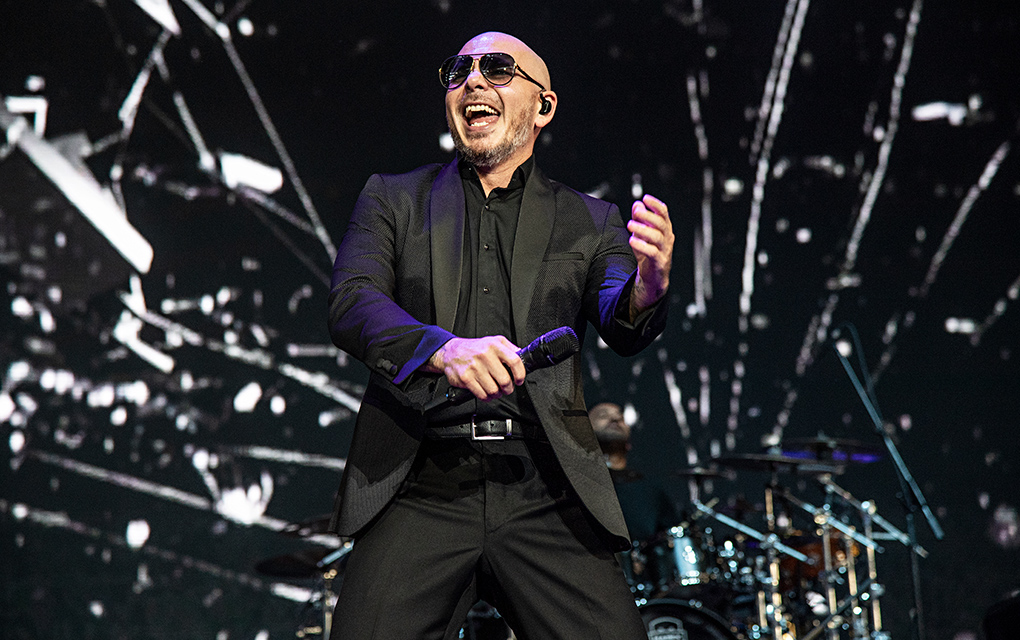 Pitbull lanza canción benéfica para animar a sus fans