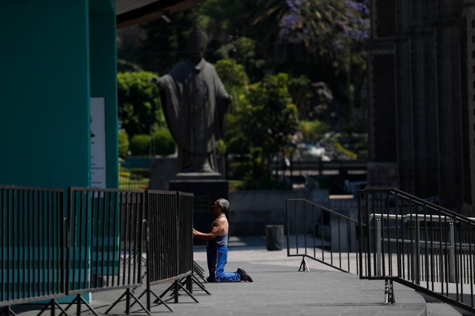 Foto: AP / Latinoamérica se la arregla en Viernes Santo en pandemia