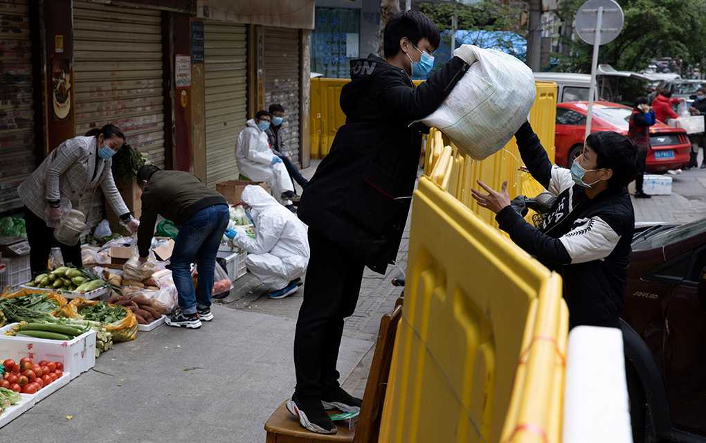 Vendedores callejeros reaparecen en Wuhan