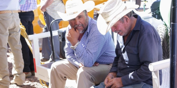 Inicia El Marqués entrega de apoyos a sector agropecuario